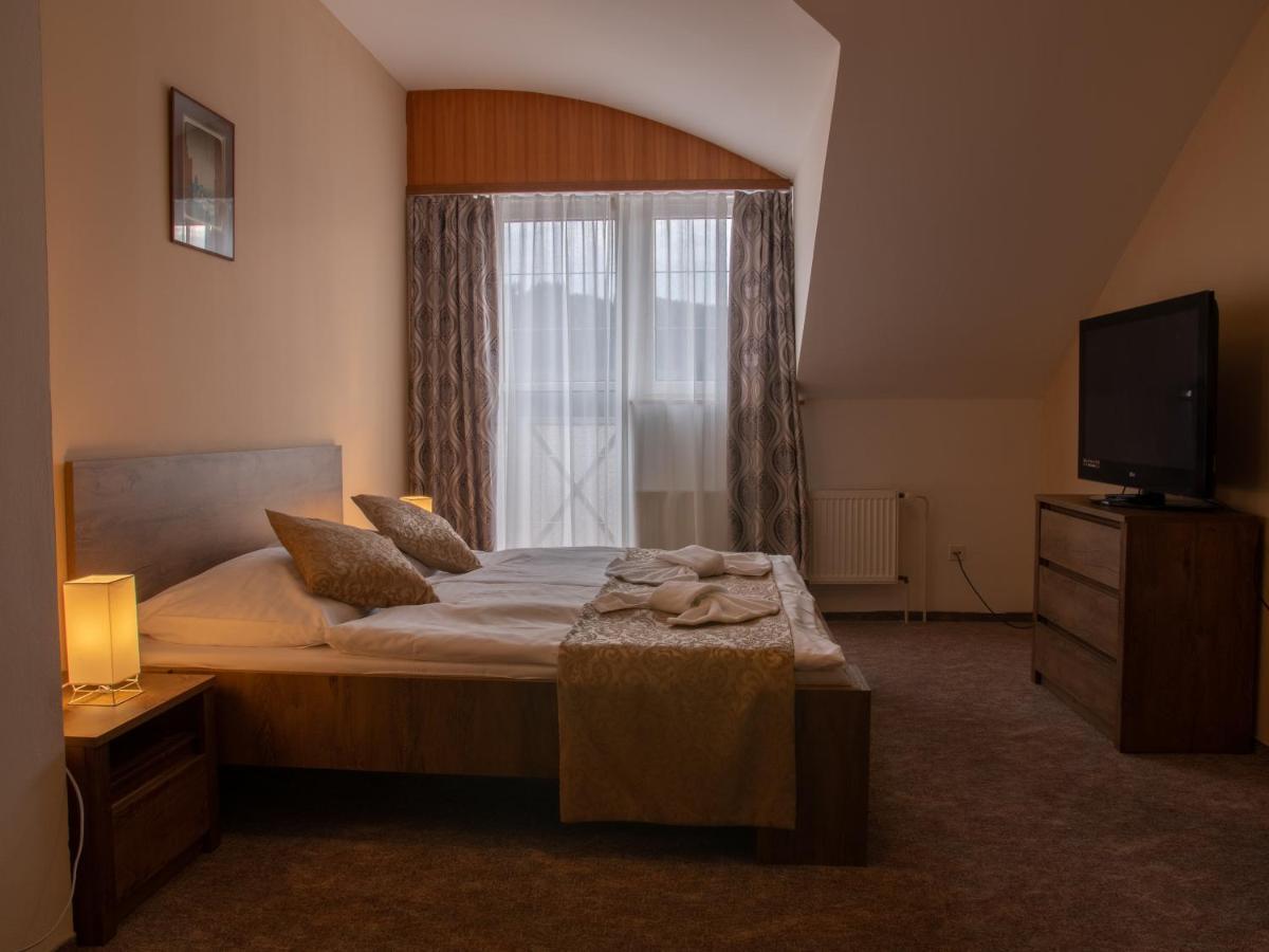 Hotel Pizzeria Istria Velke Losiny Ngoại thất bức ảnh